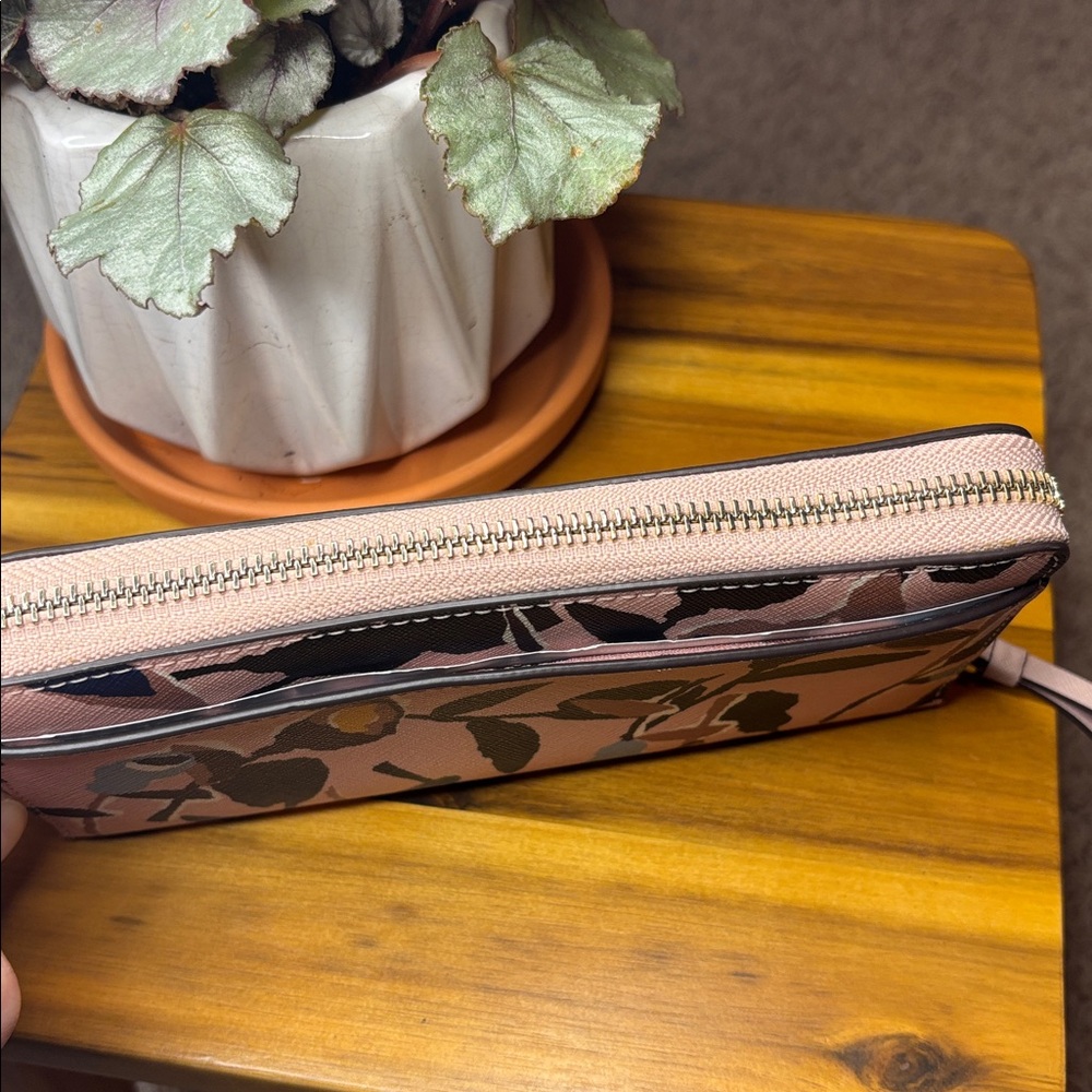 🌸♠️ Kate Spade Floral Wallet ♠️🌸 - Picture 4 of 8